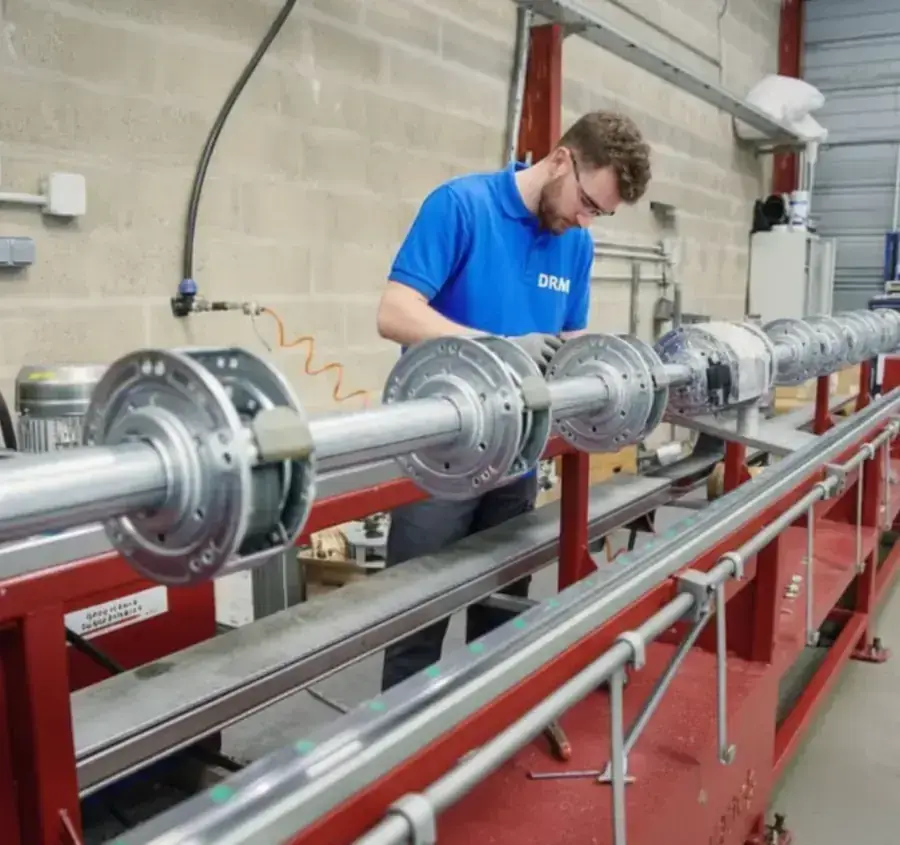 Fabrication rideau métallique - Fabrication française de rideaux métalliques sur mesure pour commerces, entrepôts et locaux professionnels. - DRM