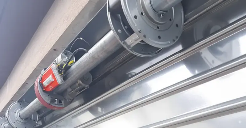 Motorisation rideau métallique - Motorisation de votre rideau manuel existant pour plus de confort et de sécurité. - DRM